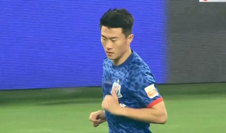 记者：崔麟基本伤愈，今天他加入到申花的合练中