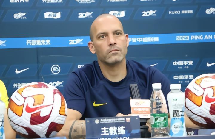 南通主帅谈误判：裁判给我们制造困难，有VAR这是不可接受的