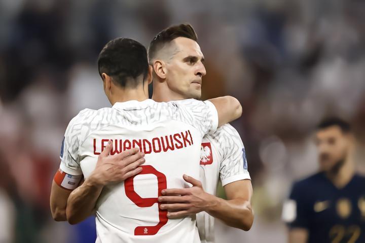 米利克：我从莱万身上学到很多，等不及要与他比赛