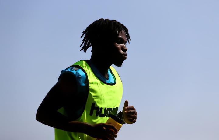 记者：如果托马斯离队，阿森纳可能会加入拉维亚争夺战中