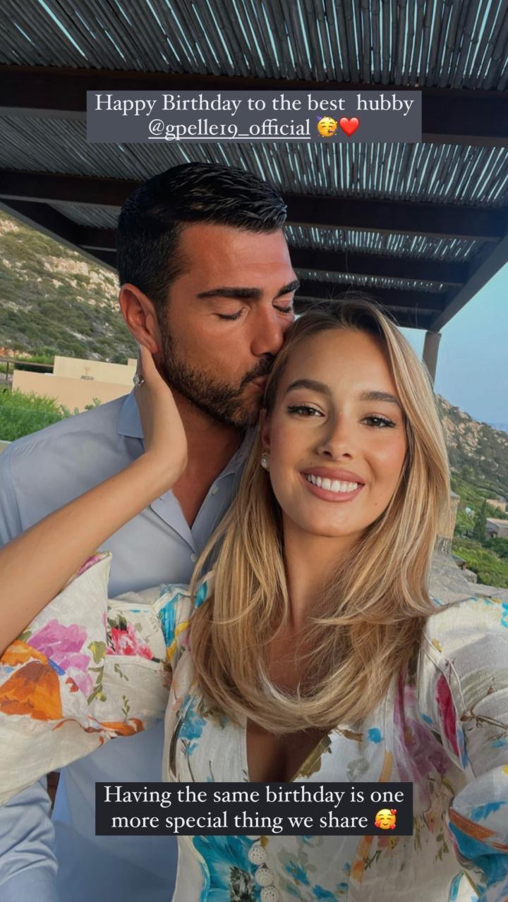 庆祝共同的生日！瓦尔加送上祝福，佩莱亲吻回应