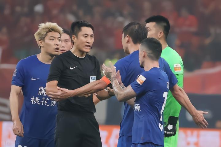 退出中超？武汉三镇大手笔引援打破谣言，投资人身份曝光！