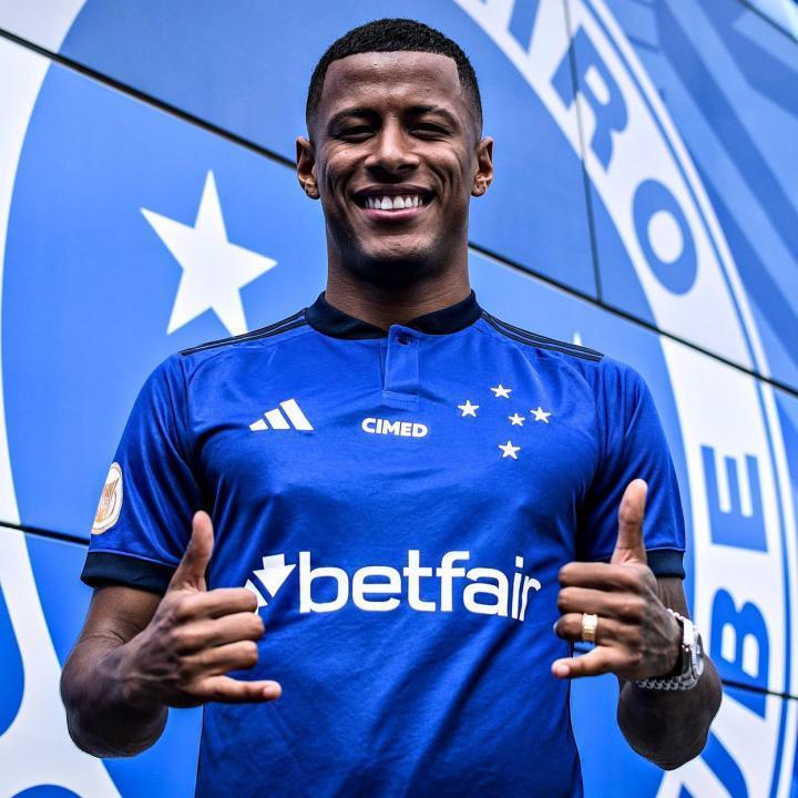 官方：克鲁塞罗签下葡萄牙体育攻击手阿图尔-戈麦斯