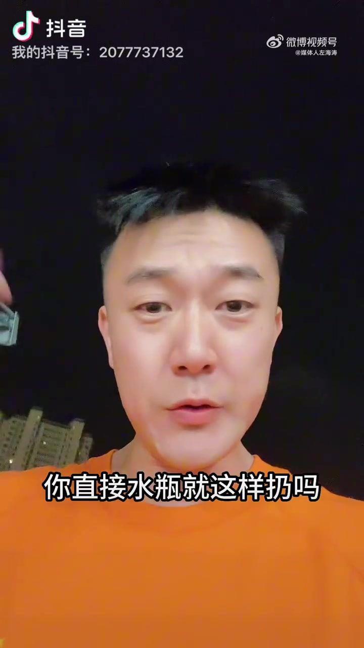 过分了啊！南通球迷扔矿泉水瓶砸伤泰山球迷，伤者进救护车治疗