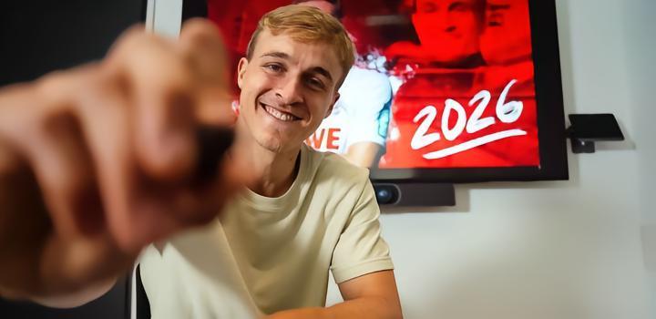 官方:科隆与中卫许伯斯续约至2026年