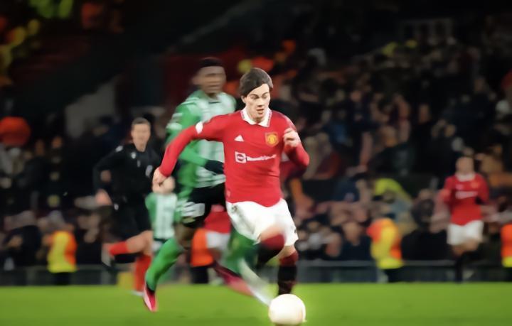 记者：曼联拒绝了格雷米奥对佩利斯特里的租借报价