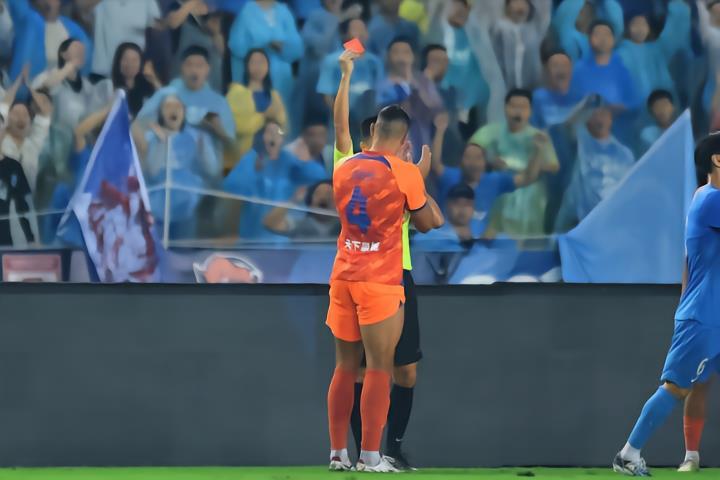 中超裁判陷入怪圈，成为赛场冲突“制造者”，足协难辞其咎