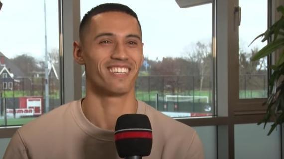 荷媒：赖因德斯已与阿尔克马尔队友告别，今晚飞往米兰签约