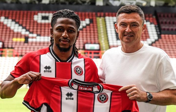 官方：前利物浦22岁左后卫拉鲁奇，租借加盟谢菲联