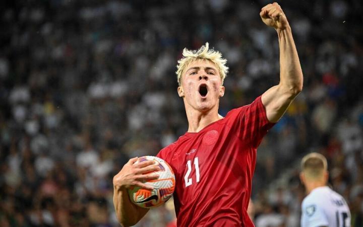 记者：亚特兰大不接受球员交换赫伊伦德，他们要曼联付1亿欧