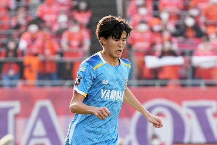 邮报：切尔西加入对18岁日本前锋后藤启介的竞争