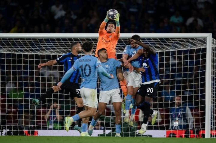 曼晚：奥纳纳加盟曼联后，曼城球迷会更加热爱埃德森