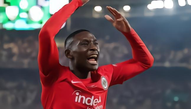 德天空：多支顶级球队仍关注穆阿尼，法兰克福坚持1亿欧要价