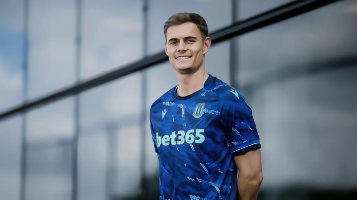 官方 : 斯托克城免签苏格兰后卫罗斯，为期两年