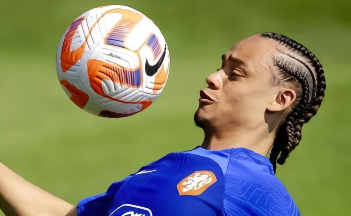 一次签俩？德天空：莱比锡接近签下巴黎小将西蒙斯和比夏布