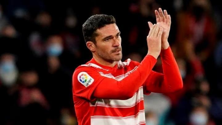 西班牙41岁老将莫利纳因膝伤退役，但将继续在格拉纳达任职