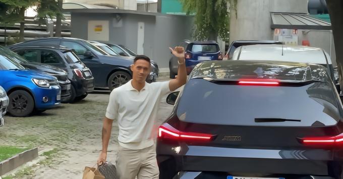 新援到来，赖因德斯已经抵达米兰接受体检