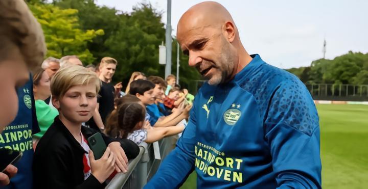 埃因霍温等待关键比赛：“我们希望进入欧冠”