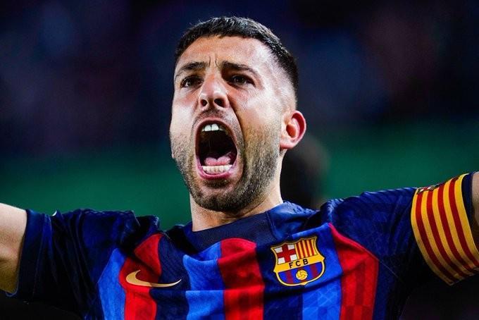 记者：阿尔巴即将加盟迈阿密国际，不会参加本周六比赛