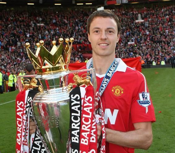 曼晚：埃文斯让滕哈格印象深刻，找到下家前会随曼联训练参赛