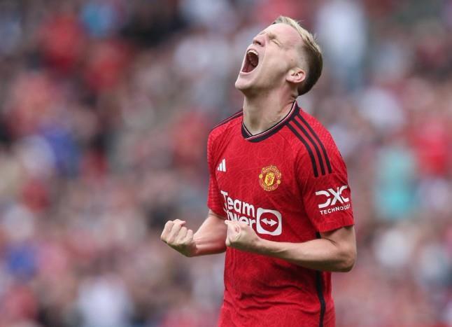 凌空抽射破门，范德贝克获47%投票当选最佳，小将戈尔15%第二