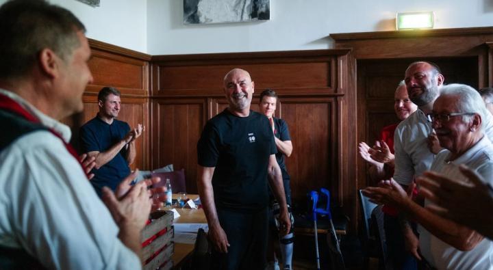 27年的守候，官方：拜仁球迷关系负责人雷蒙德-奥曼离队