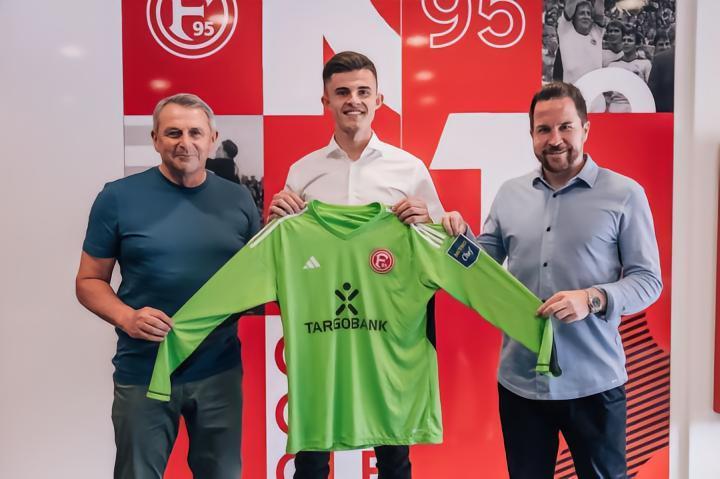 官方：波兰门将涅姆奇茨基自由转会加盟杜塞尔多夫