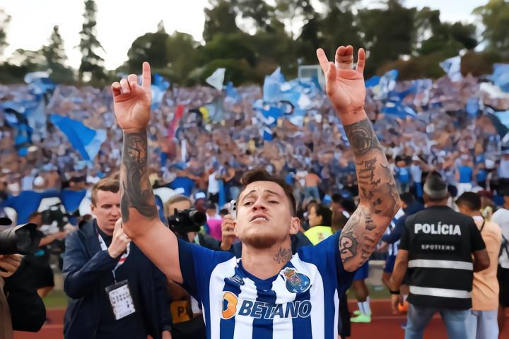 奥塔维奥：新赛季我会继续和波尔图一起并肩作战