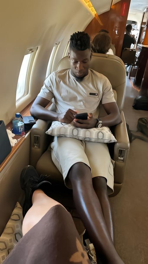 终于等到你，罗马诺：奥纳纳抵达曼彻斯特，体检一小时内进行