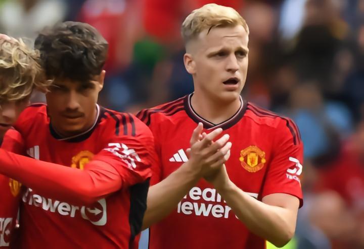 对哪个小将印象最深？范德贝克：梅努，第一天就看出他的天赋