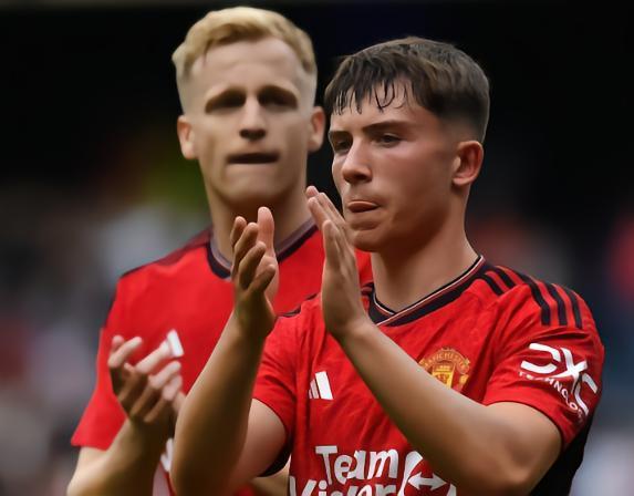 科瓦日：主教练也能看到戈尔的表现很棒；范德贝克进球很漂亮