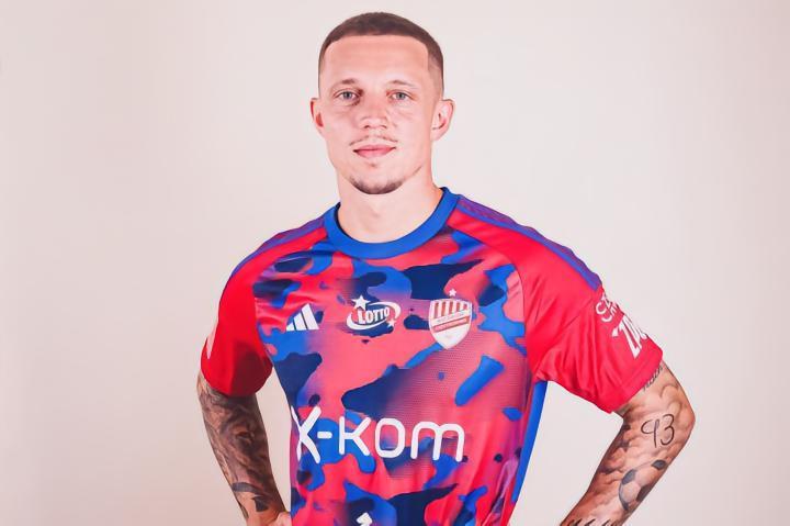 官方：前汉堡中场基特尔加盟波超冠军琴斯托霍瓦