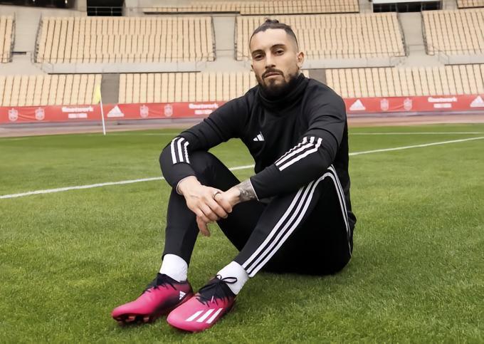 罗马诺：曼联仍在等待利雅得胜利签署特莱斯的转会文件