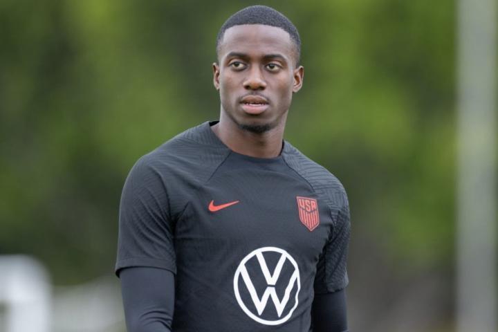 小维阿：我会从夸德拉多的踢法中得到启发；喜欢边锋的位置