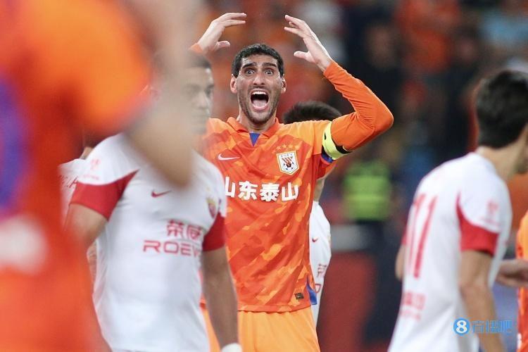 鲁媒：费莱尼参与泰山队合练，但目前跟腱伤势还没有完全康复