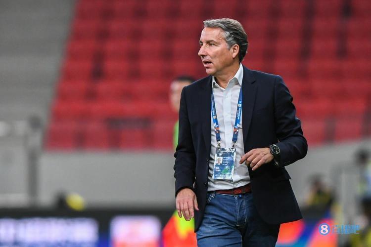 哈维尔：巴尔加斯配得上首发，他在训练中展现出的精神非常好