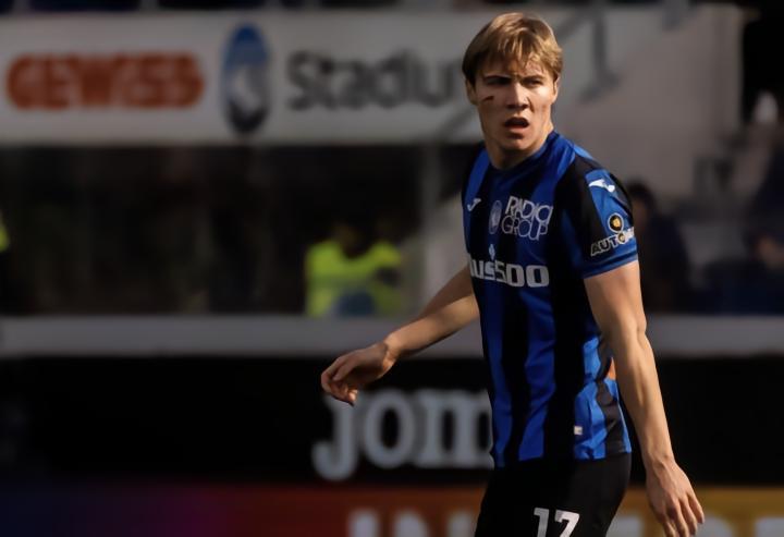 队报：巴黎想和曼联抢赫伊伦德，他们正在考虑为球员开出报价