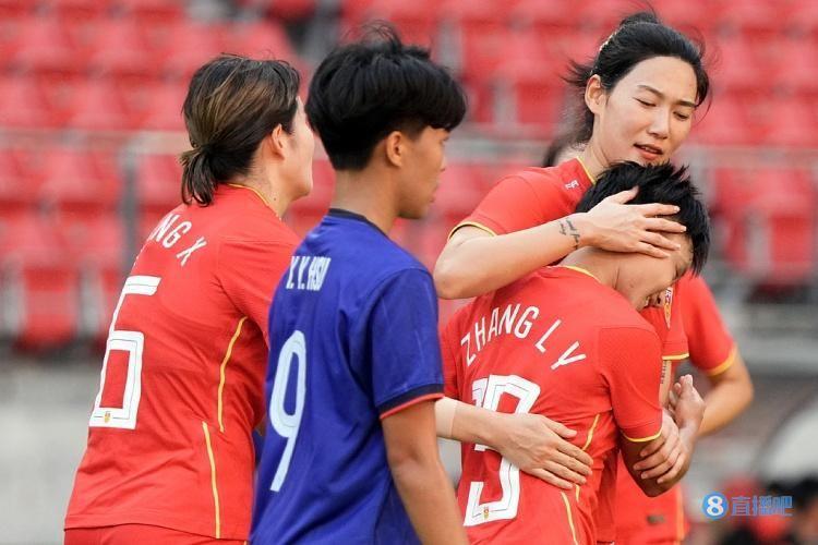 记者：全世界女足都在进步，外界应给中国女足适当“降温”