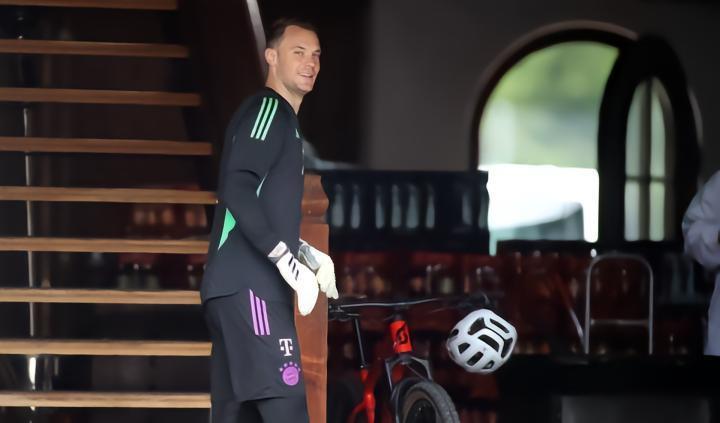 记者：诺伊尔赶不上德甲揭幕，索默转会未获准，努贝尔将离队