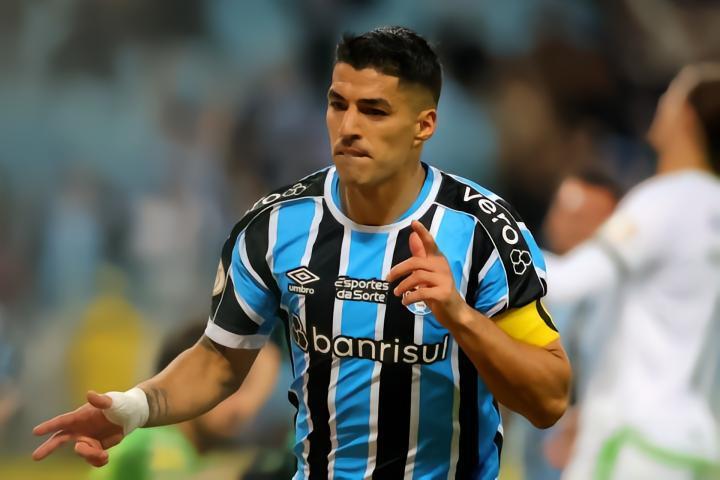 记者：迈阿密国际和苏亚雷斯达成协议，更可能一月加盟