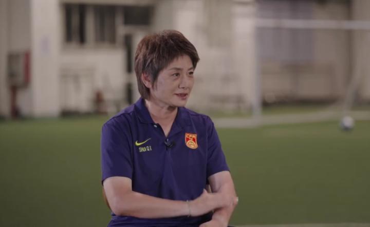 足球报：认清差距不等于未战先怯；首战王珊珊很可能踢中卫