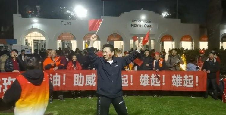 赛前一个半小时中国球迷已在体育场聚集，为中国女足加油