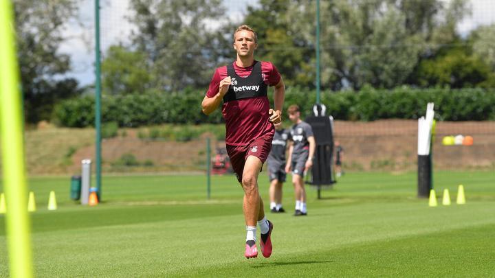 西汉姆中场绍切克:很高兴回归球队。我的假期非常愉