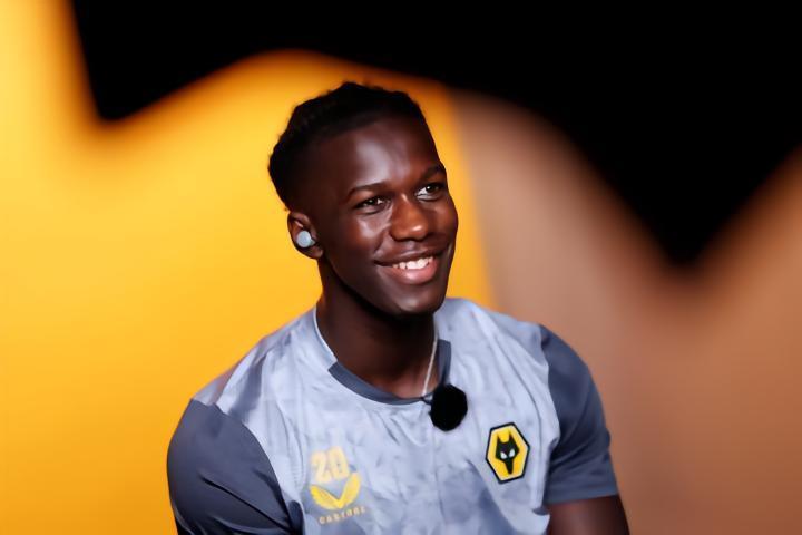 官宣：希基尼奥租借前往斯托克城，为期一个赛季