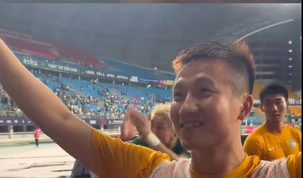有情有义！浙江队球员高迪 、姚均晟、季胜攀赛后感谢泰山球迷