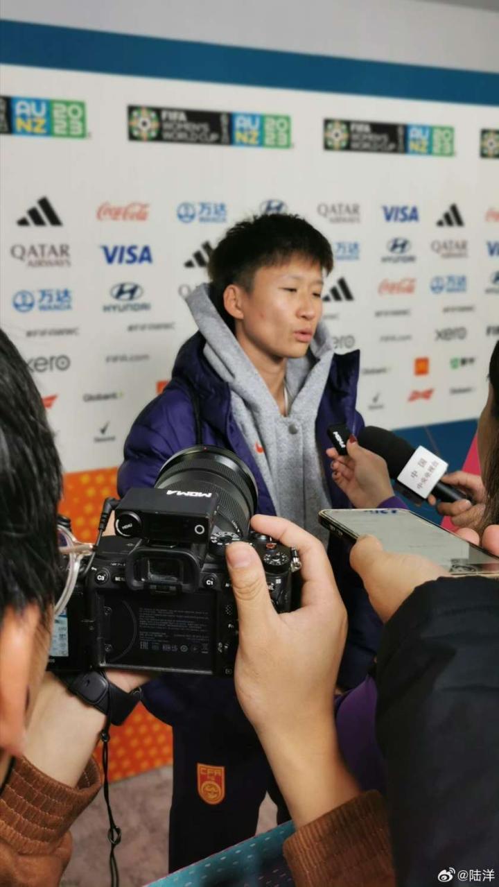 中国女足最后时刻被对手绝杀，有的球员在更衣室哭了