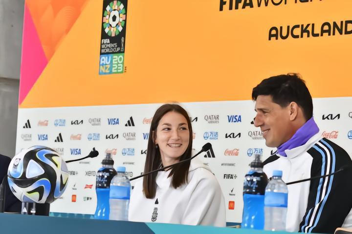 阿根廷女足赛前新闻会：我们对首秀抱有很高的期望