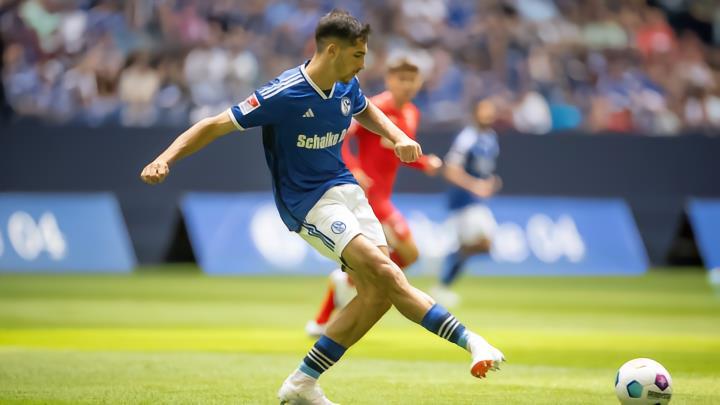 沙尔克官方：后卫格雷米尔右膝十字韧带断裂，回归时间未知