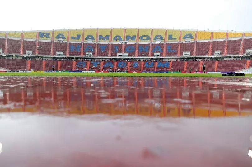 官方：因场地积水和暴雨天气，热刺对阵莱斯特城的友谊赛取消