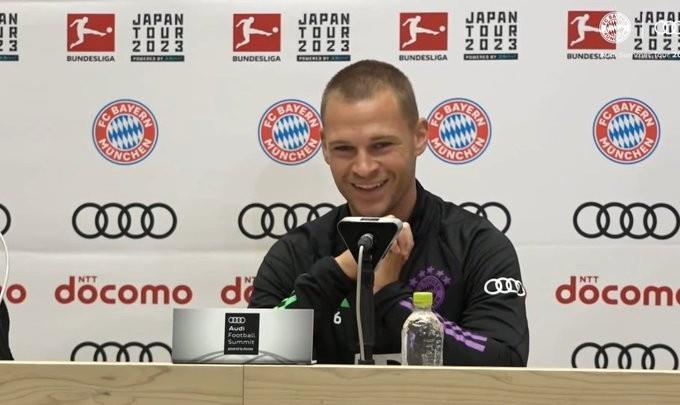 基米希：我新赛季肯定留在拜仁，没有穆勒的航班真安静